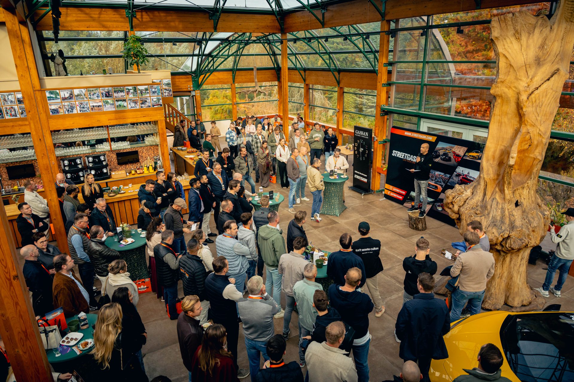 Met 120 supercars door Nederland